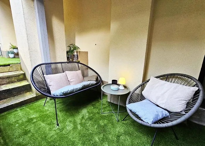 Apartament 102 *