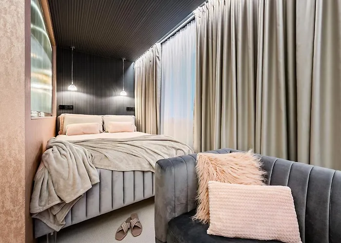 Apartament 102 *